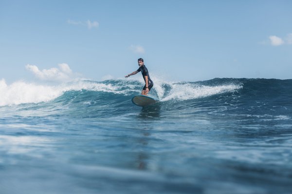 Croisières pour les amateurs de surf : Les meilleurs spots en mer